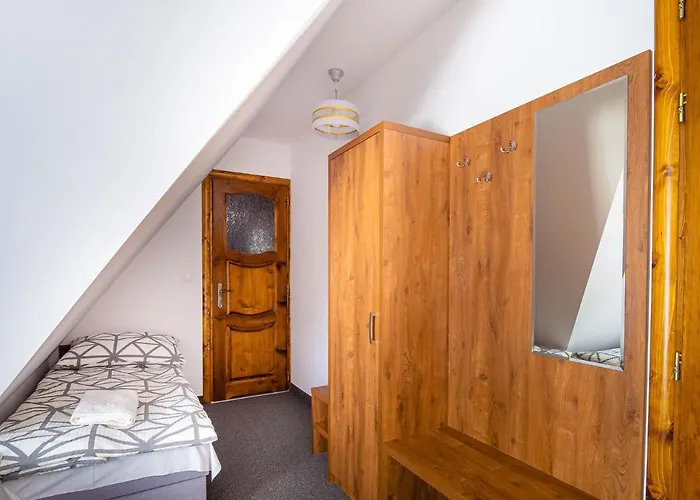 Strama 民宿 考斯赛力克